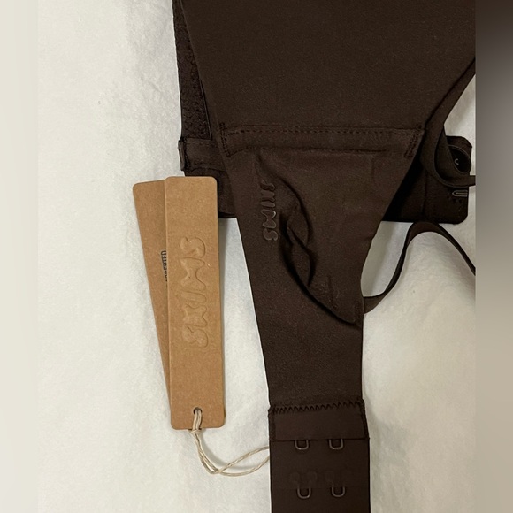 SKIMS WIRELESS FORM T-SHIRT DEMI BRA (ESPRESSO) - Picture 4 of 5